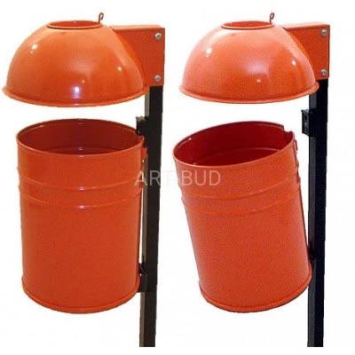 Kosz metalowy opróżniany przez zdjęcie pojemnika