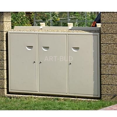 Trzykomorowa obudowa pojemników na odpady z betonu płukanego z drzwiczkami z blachy aluminiowej lub drewnianymi 3 x 120 litrów