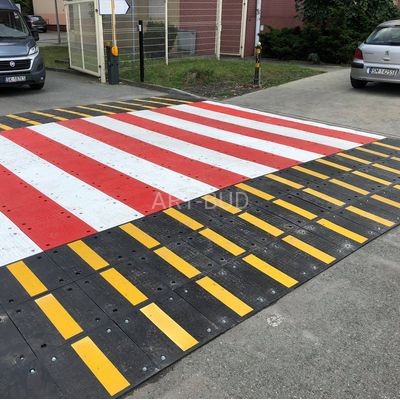 Próg drogowy zwalniający płytowy U-16b najazd 1,5 m 