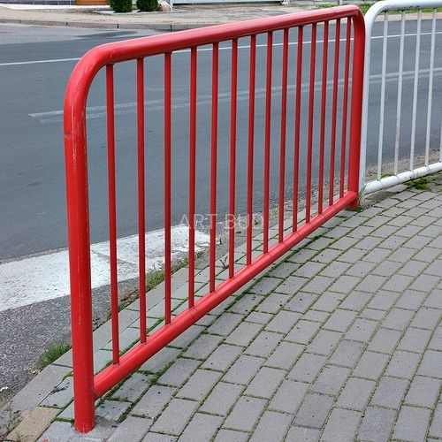 Barierka drogowa U11 stalowa ocynkowana i malowana szczeblinkowa do wbetonowania 2000x1100