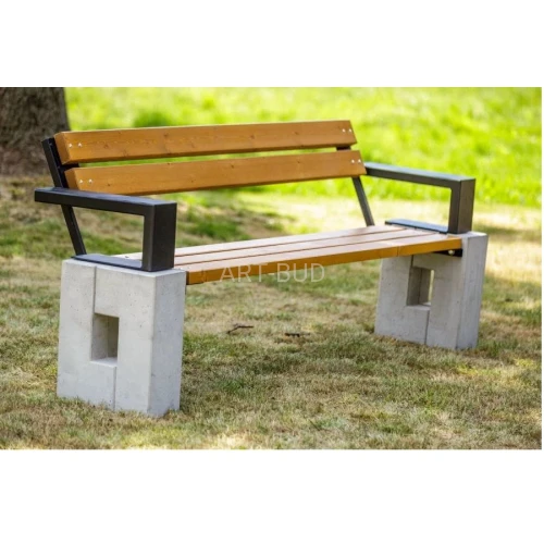 Ławka parkowa betonowa Roma z podłokietnikiem