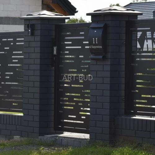 Furtka ogrodzeniowa Strong aluminiowa z wzorem wycinanym plażmą w stalowej ramie