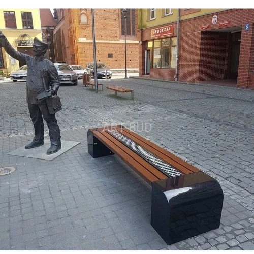 Ławka kamienno-drewniana odtwarzająca pliki audio