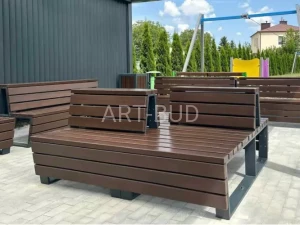 Ławka miejska podwójna z oparciem FLO II – stalowa, drewniana, montaż do podłoża