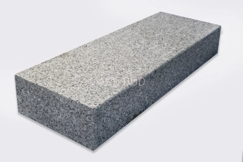 Stopień granitowy cięty płomieniowany – szary 100x35x15