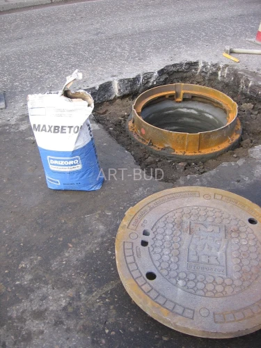 Maxbeton 25kg zaprawa szybkowiążąca wodoszczelna bezskurczowa do tamowania sączeń i osadzania