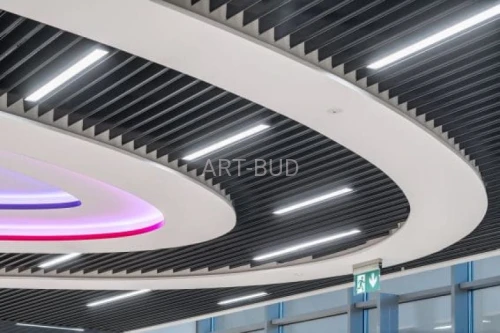 Sufit metalowy listwowy typ J podwieszany