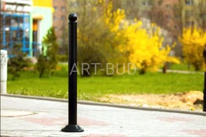 Słupek metalowy zaporowy z uchwytem lub bez uchwytu na łańcuch Beskid