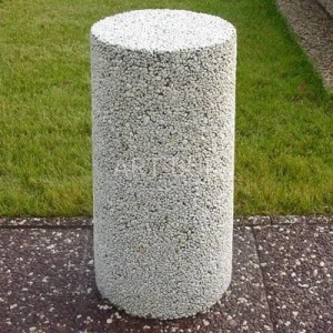 Pal parkingowy betonowy słupek  płaski 