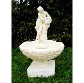 Fontanna z Wenus lejącą wodę FineCrete JURAND 
