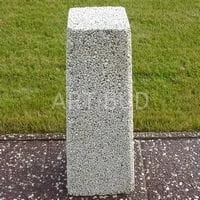 Pal parkingowy betonowy z zaczepem 24x24x64 cm 