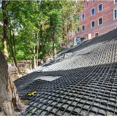 Kratka trawnikowa na skarpy zbocza geoSYSTEM S60s