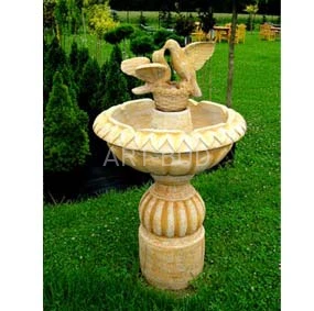 Fontanna z gołąbkami FineCrete JURAND 