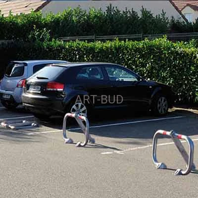 blokady parkingowe BPE oraz Amortichoc BPE z rurek stalowych galwanizowanych, klucze różne, klucze identyczne oraz klucz trójkątny (szt.) 