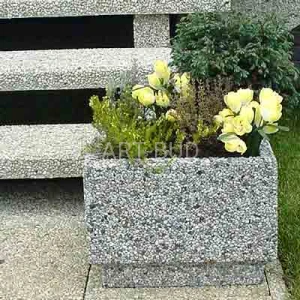 Donica betonowa kwadratowa RÓŻA  z betonu płukanego 