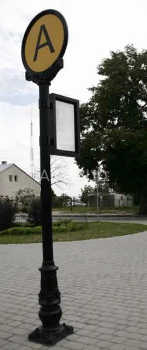 Słup informacyjny z tablicą ogłoszeń T5