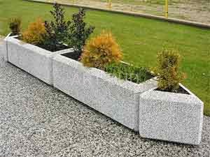 Donica betonowa o kształcie trójkątna AGA