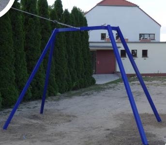 zjazd typu pająk na placu zabaw