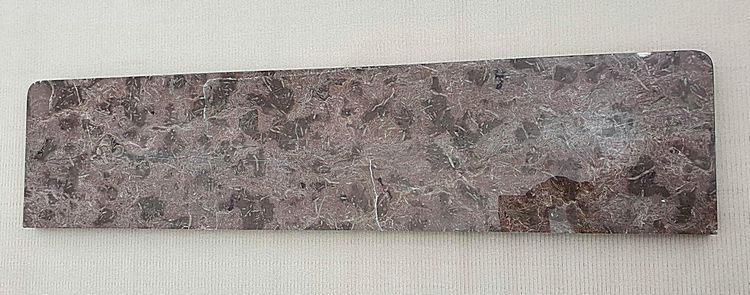 Parapety z konglomeratu marmurowego z Bolechowic