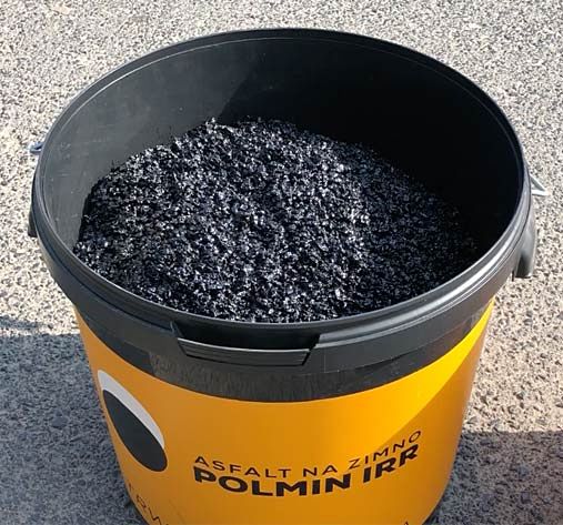 Asfalt na zimno do naprawy nawierzchni asfaltowych Polmin IRR 30 kg
