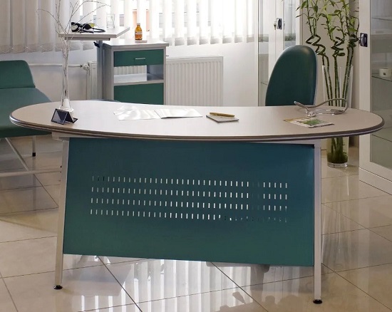 Biurko medyczne do gabinetu lekarskiego ze stopkami regulacyjnymi ZBM 304 Malow