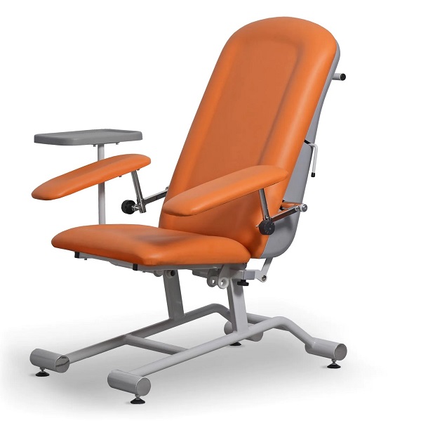 Całkowita długość fotela 1445 mm Całkowita szerokość fotela 880 mm Szerokość siedziska 550 mm Wysokość siedziska 500 mm